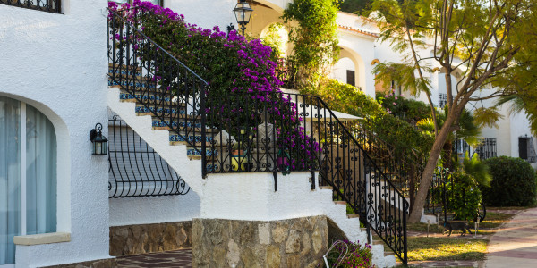 Pintar Fachadas de Casas Unifamiliares / Chalets Arrecife · Pintura para Pintado de Balcones, Barandillas, Terrazas y Exteriores