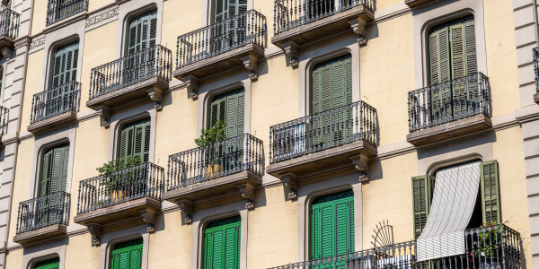 Pintar Fachadas y Patios de Luces de Comunidades Vecinos / Propietarios en Islas Canarias · Reparación y Preparación de Superficies