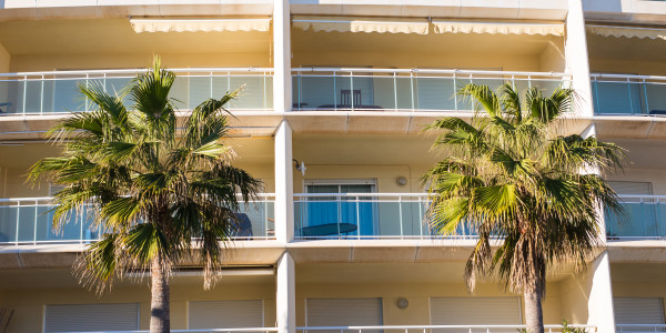 Pintar Fachadas y Patios de Luces de Comunidades Vecinos / Propietarios en Islas Canarias · Restauración de Fachada